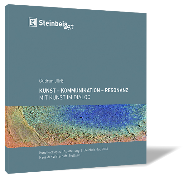 Buchcover 'Kunst - Kommunikation - Resonanz' von Gudrun Jürß | Steinbeis-Stiftung (Hrsg.). Buchcover von 'Kunst - Kommunikation - Resonanz' von Gudrun Jürß | Steinbeis-Stiftung (Hrsg.), mit graublauem Hintergrund und weißer Schrift als Hauptmotiv.